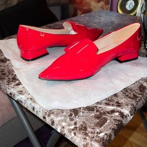 RED SHOES FOR WALKING